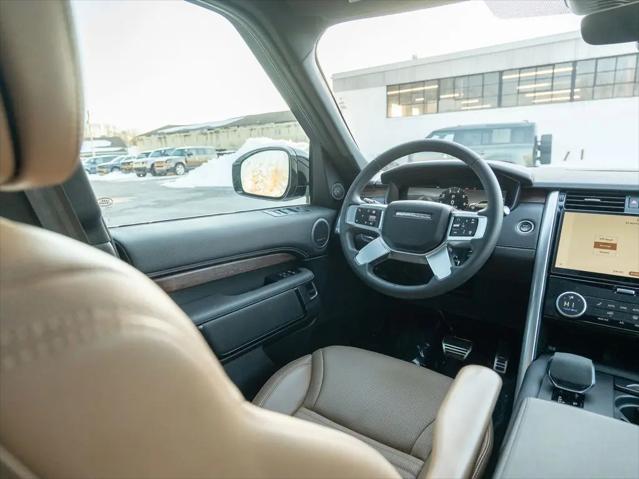 2024 Land Rover Discovery P300 Dynamic SE