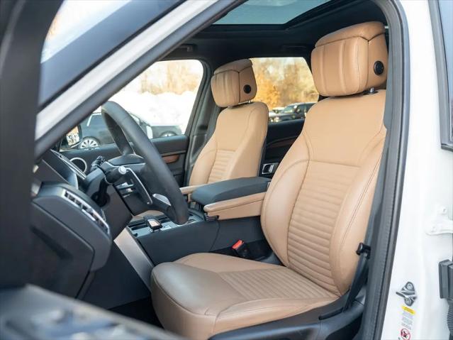 2024 Land Rover Discovery P300 Dynamic SE
