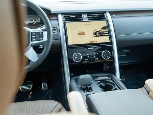 2024 Land Rover Discovery P300 Dynamic SE