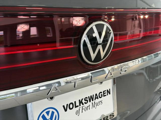 2026 Volkswagen Atlas SE with Technology