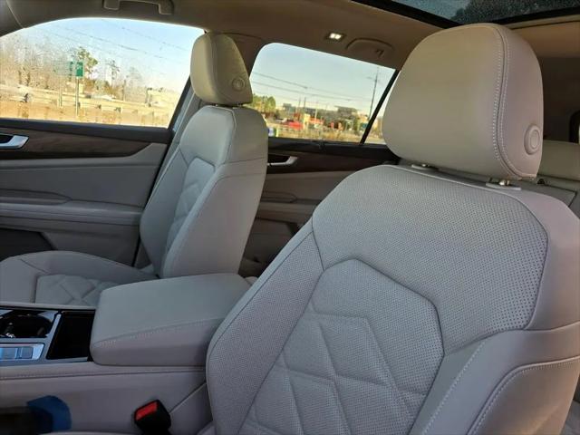 2026 Volkswagen Atlas SE with Technology