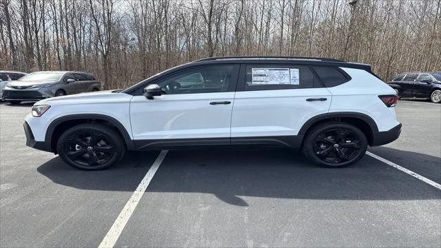 2026 Volkswagen Taos SE Black