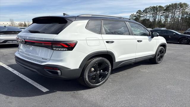 2026 Volkswagen Taos SE Black