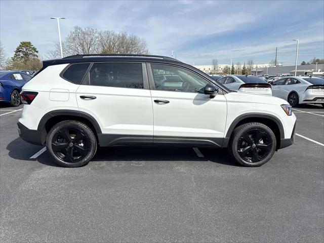 2026 Volkswagen Taos SE Black