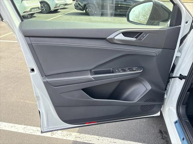 2026 Volkswagen Taos SE Black