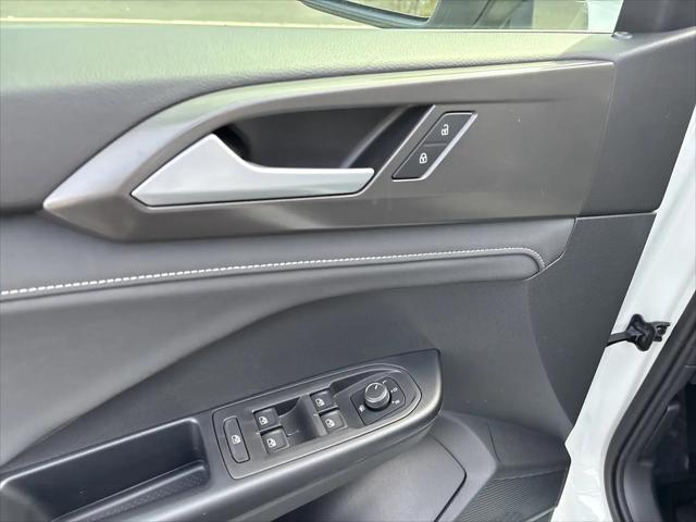 2026 Volkswagen Taos SE Black