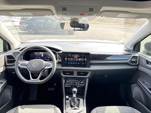 2026 Volkswagen Taos SE Black