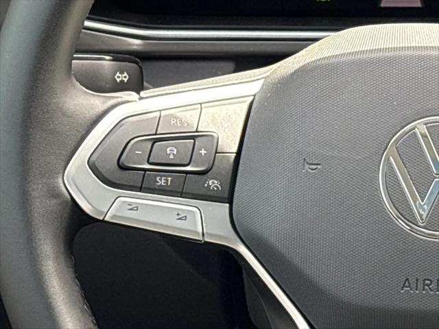 2026 Volkswagen Taos SE Black