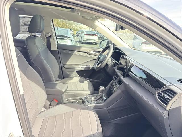 2026 Volkswagen Taos SE Black