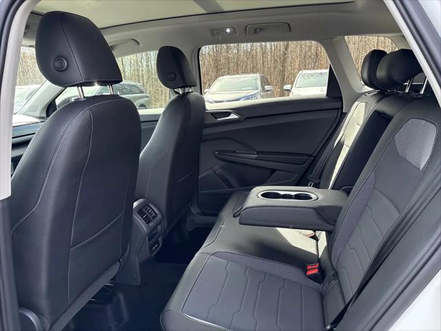 2026 Volkswagen Taos SE Black