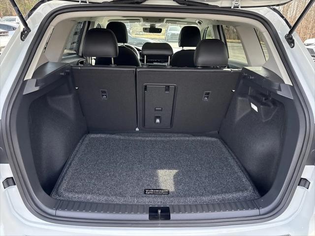 2026 Volkswagen Taos SE Black