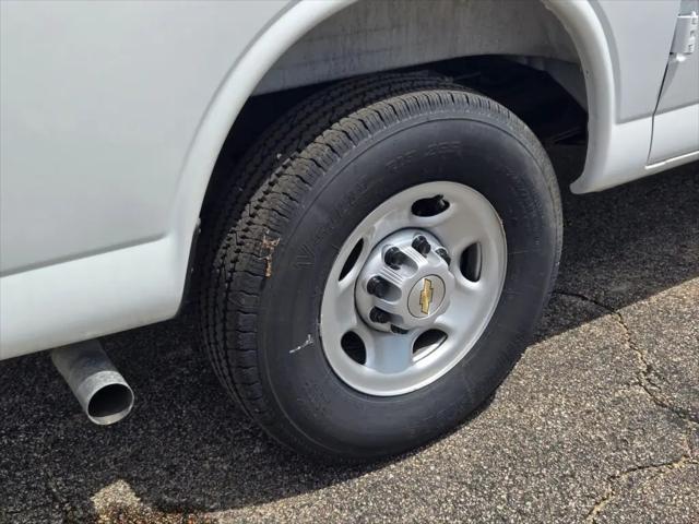 2025 Chevrolet Express Cargo Van RWD 2500 Regular Wheelbase WT