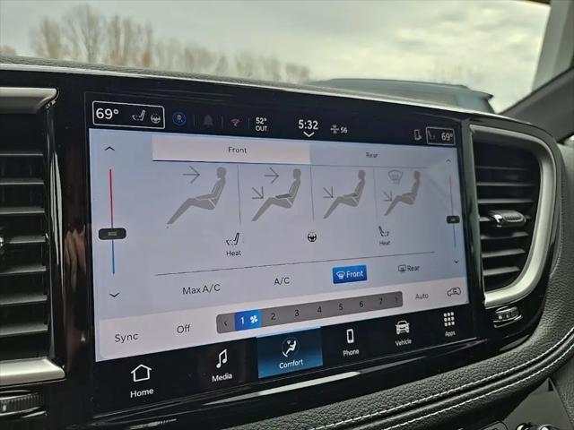 2026 Chrysler Pacifica Select