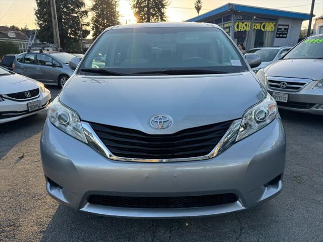 2014 Toyota Sienna LE V6 8 Passenger