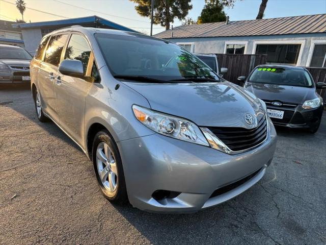 2014 Toyota Sienna LE V6 8 Passenger