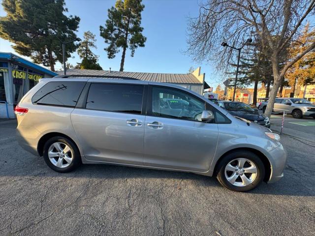 2014 Toyota Sienna LE V6 8 Passenger