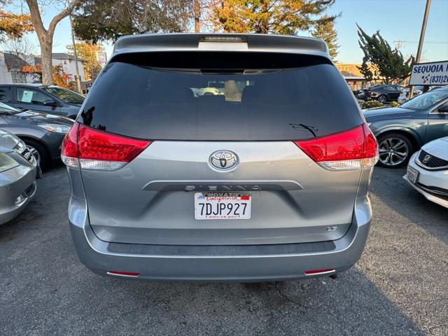 2014 Toyota Sienna LE V6 8 Passenger