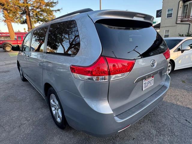 2014 Toyota Sienna LE V6 8 Passenger