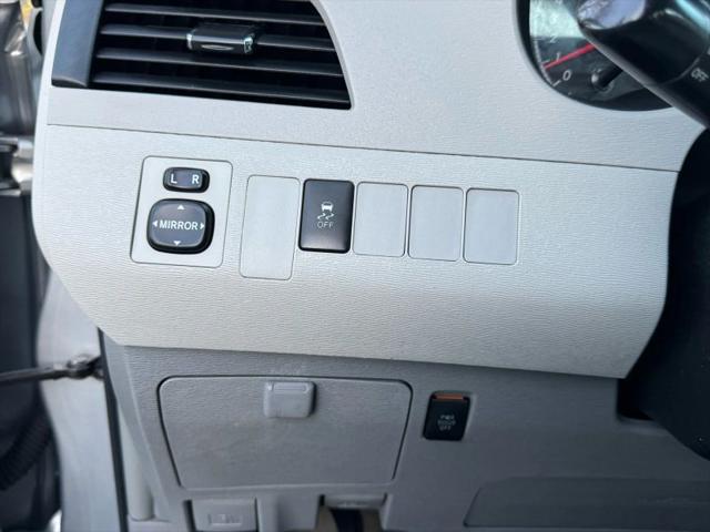 2014 Toyota Sienna LE V6 8 Passenger