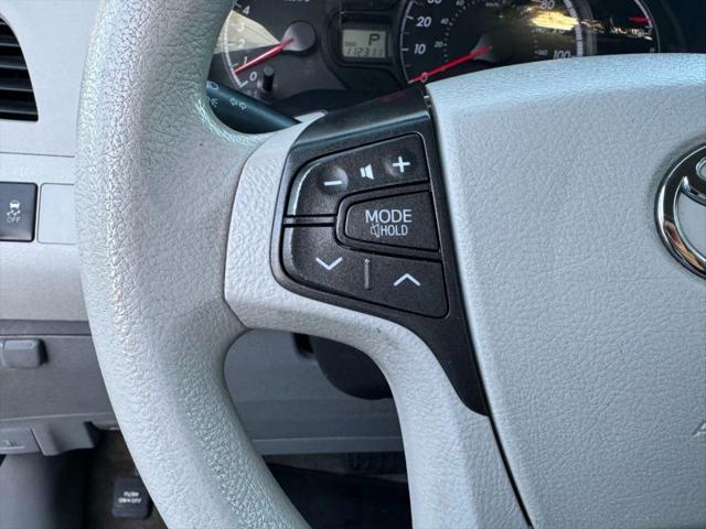 2014 Toyota Sienna LE V6 8 Passenger