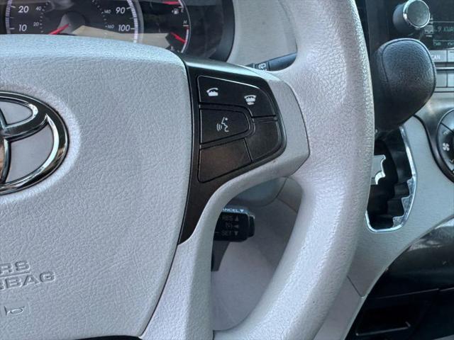 2014 Toyota Sienna LE V6 8 Passenger