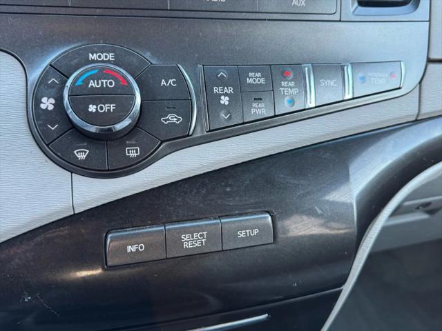 2014 Toyota Sienna LE V6 8 Passenger