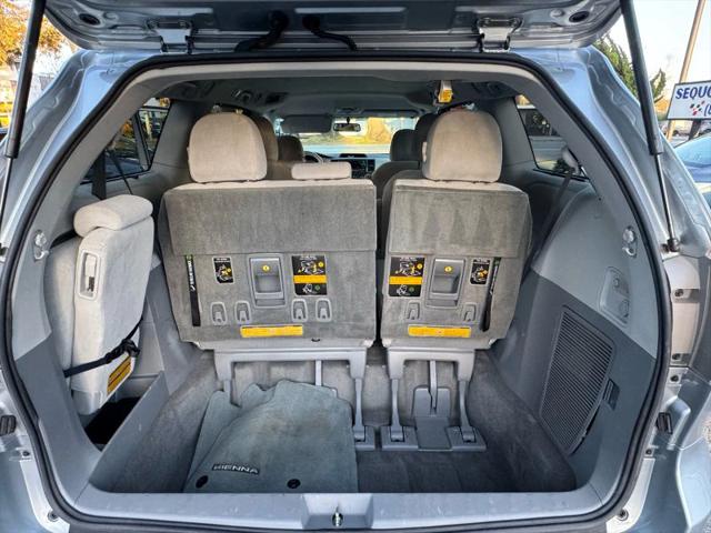 2014 Toyota Sienna LE V6 8 Passenger