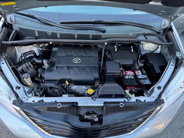 2014 Toyota Sienna LE V6 8 Passenger