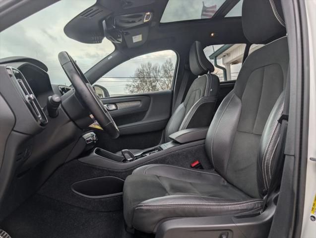 2021 Volvo XC40 T5 R-Design
