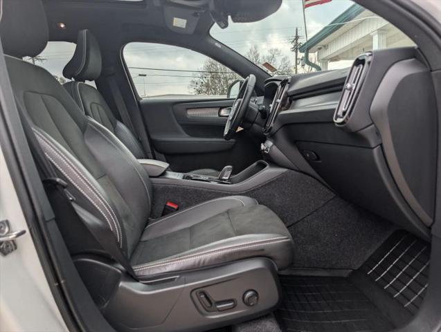 2021 Volvo XC40 T5 R-Design