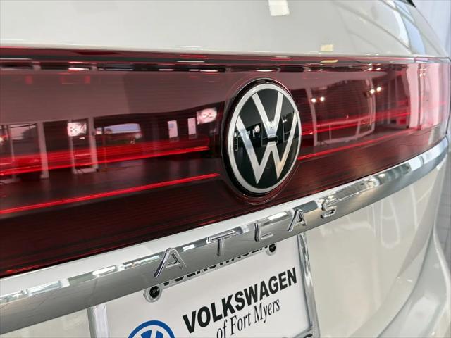 2026 Volkswagen Atlas SE with Technology