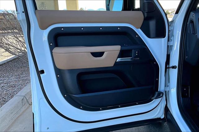 2026 Land Rover Defender P400 X-Dynamic SE
