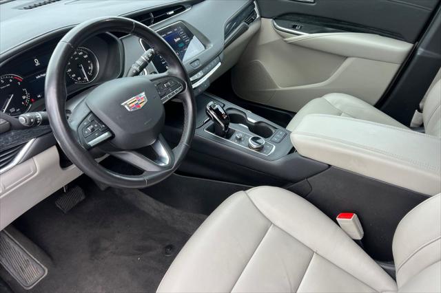 2023 Cadillac XT4 AWD Premium Luxury