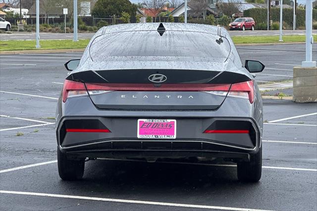 2025 Hyundai Elantra SE
