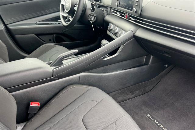 2025 Hyundai Elantra SE