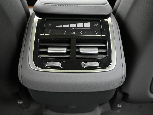 2026 Volvo XC90 Ultra, B6 AWD Gas (mild hybrid), Gasoline, Bright, 7 Seats