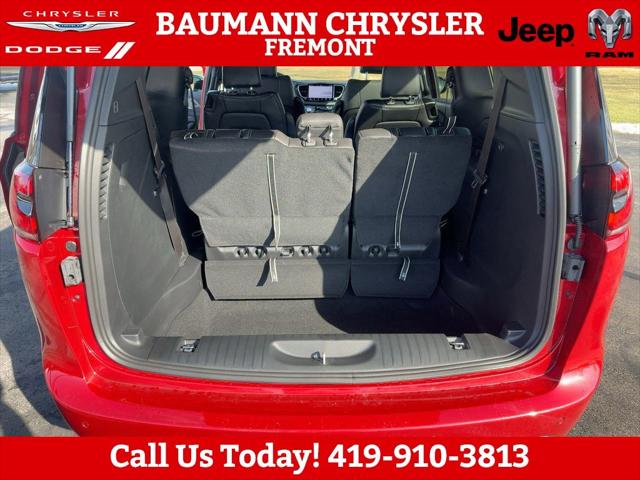 2026 Chrysler Pacifica Select AWD