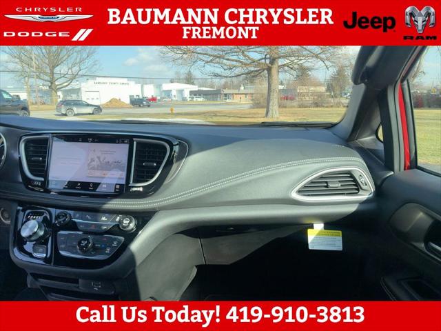 2026 Chrysler Pacifica Select AWD