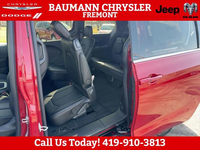 2026 Chrysler Pacifica Select AWD