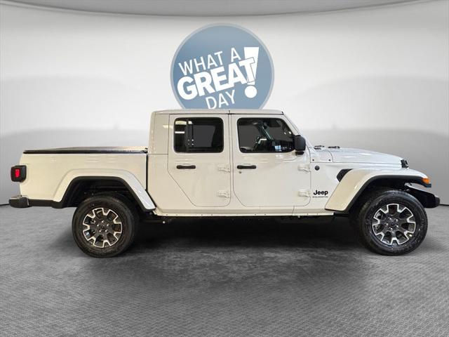 2026 Jeep Gladiator GLADIATOR SAHARA 4X4