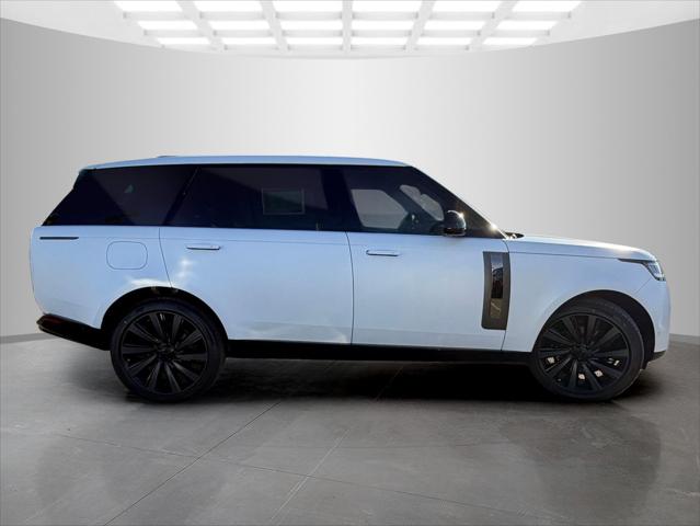 2026 Land Rover Range Rover P615 SV