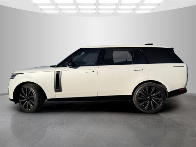 2026 Land Rover Range Rover P615 SV