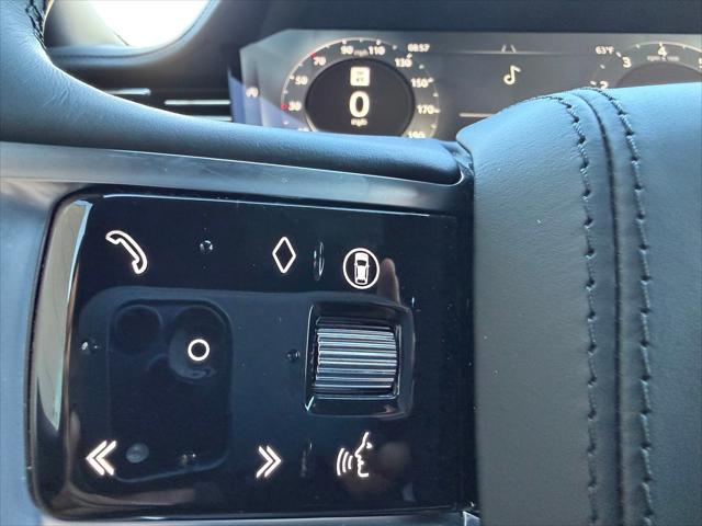 2026 Land Rover Range Rover P615 SV