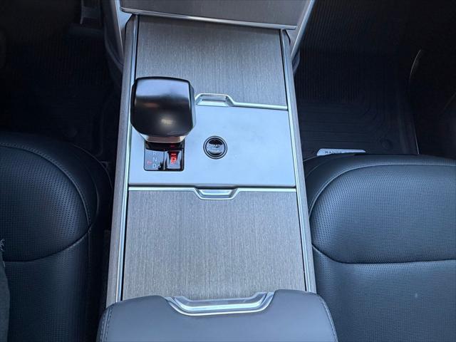 2026 Land Rover Range Rover P615 SV