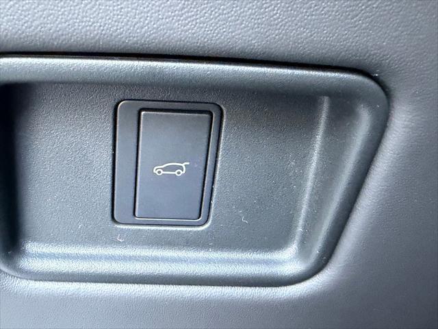 2026 Land Rover Range Rover P615 SV