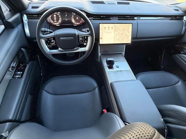 2026 Land Rover Range Rover P615 SV