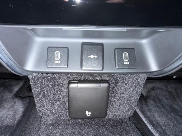 2026 Land Rover Range Rover P615 SV