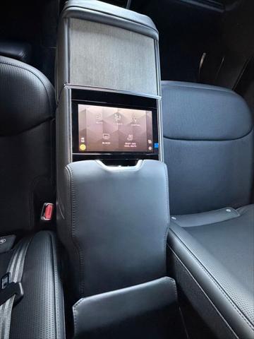 2026 Land Rover Range Rover P615 SV
