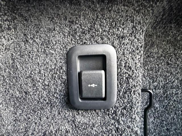 2026 Land Rover Range Rover P615 SV