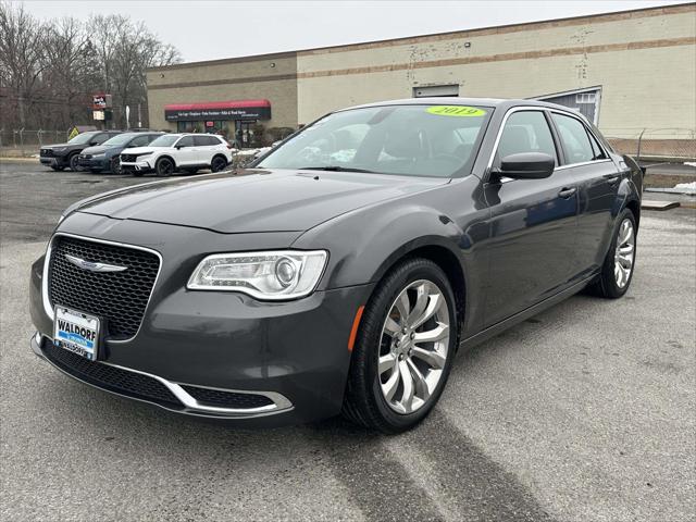 2019 Chrysler 300 Touring L